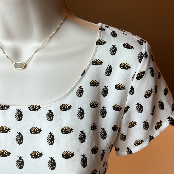🍍ANN TAYLOR PINEAPPLE SHORT SLEEVE SCOOP NECK TOP SIZE EXTRA SMALL PETITE🍍 - Picture 6 of 16